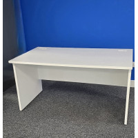 Lee and Plumpton Satellite Panel 1400 Desk in...